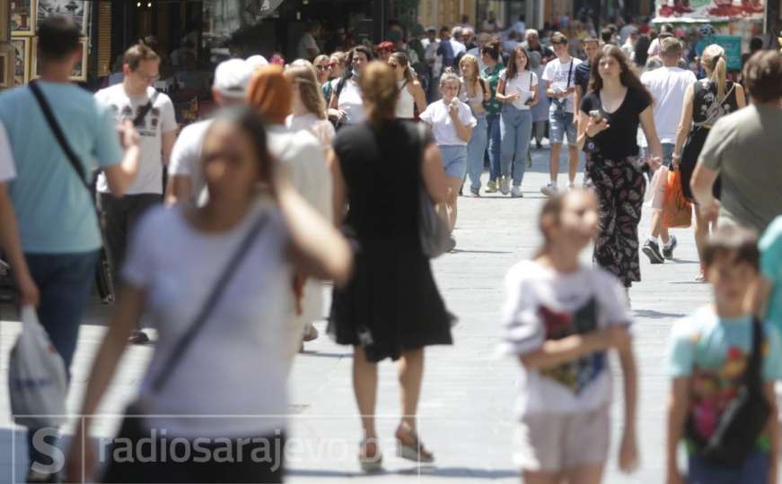 Vruće i danas u Sarajevu: Prošetajte s nama ulicama grada